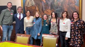 La diputada de Sumar en el Congreso se reunió con las trabajadoras afectadas 