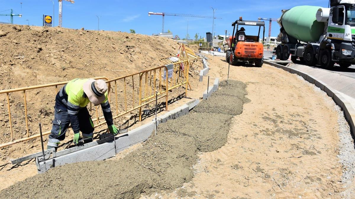 Las obras se centran en las construcción de aceras y pasos de peatones elevados