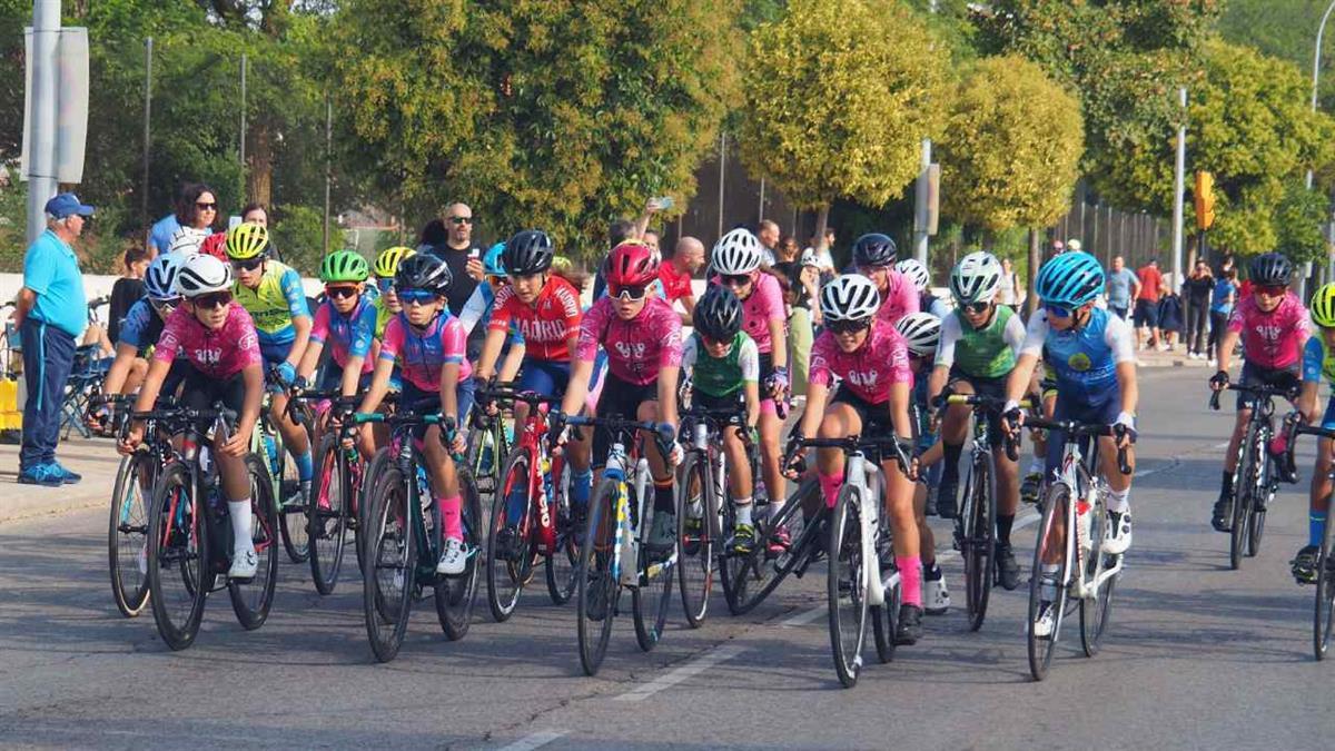 Por su parte, Diego Varea fue galardonado como el mejor ciclista local

