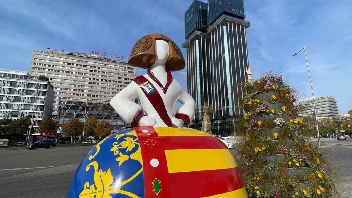 Madrid estrena una menina fallera como símbolo de la solidaridad y el apoyo de la capital española a los afectados por la DANA