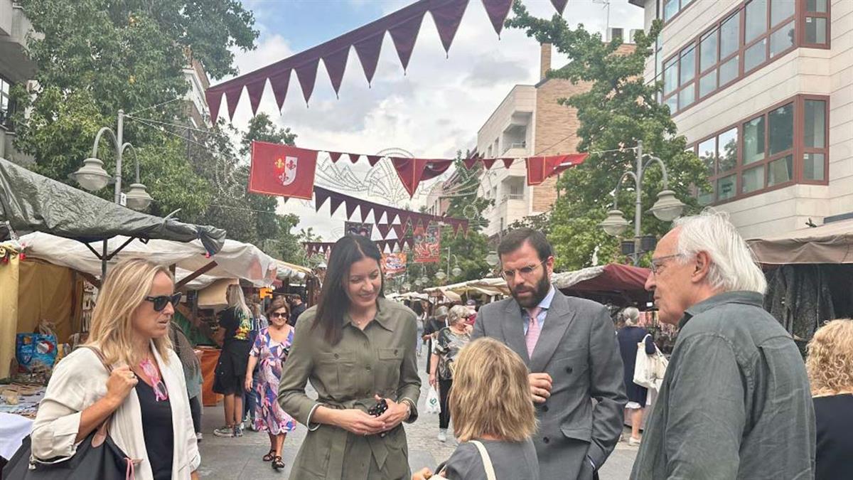 Más de 100 puestos y talleres de artesanía y restauración ocupan durante 3 días la Gran Vía, el gran eje comercial de la ciudad. 