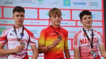 Miguel Tizón sonríe tras triunfar en el Campeonato de España Escolar de Ciclismo 