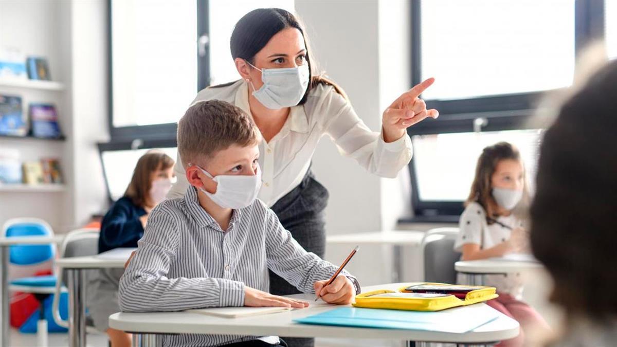 Las prácticas en los centros públicos pasan de seis meses a un curso escolar mientras que la actividad formativa aumenta de 25 a 120 horas