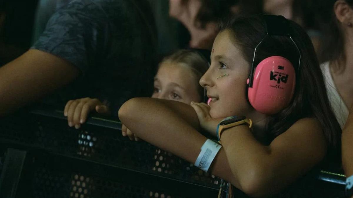 El consistorio ha puesto a disposición de las familias con niños con sensibilidad auditiva auriculares de cancelación de ruido

