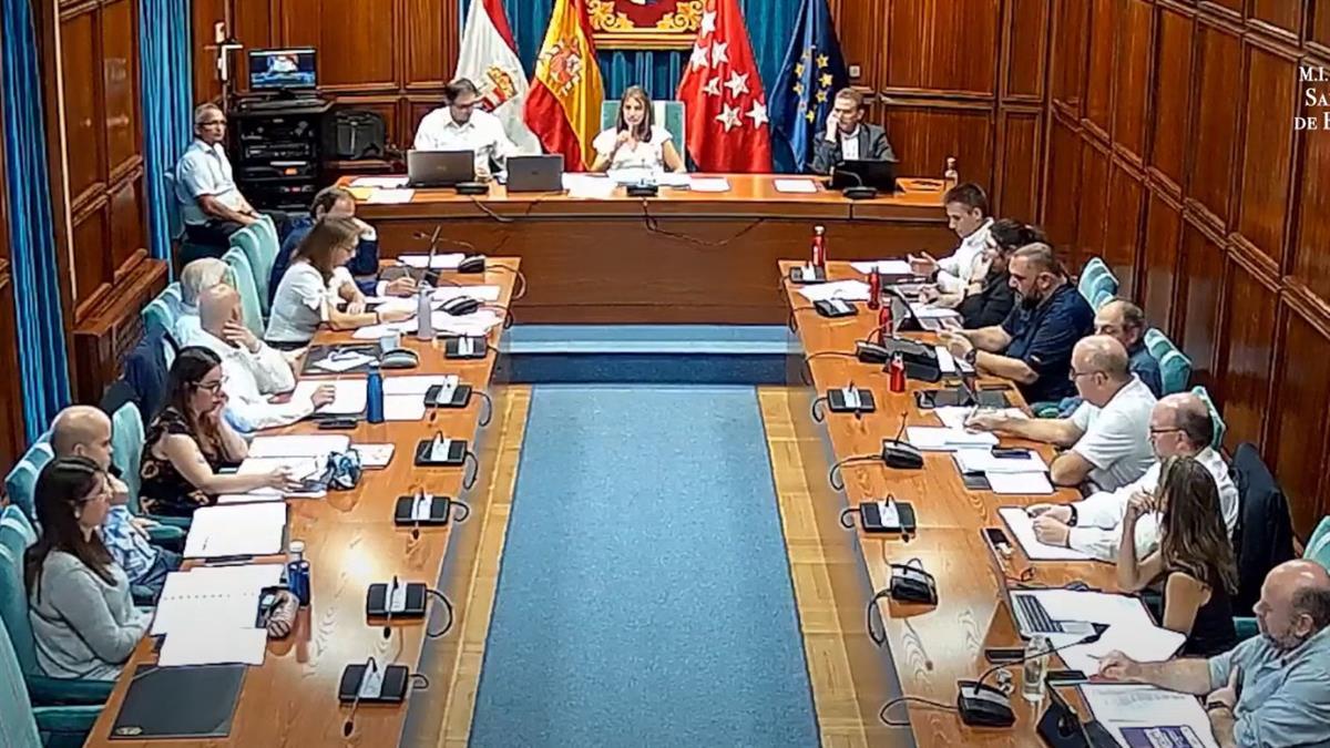 La alcaldesa confirma que “desde el Ayuntamiento se remiten o trasladan todas las convocatorias”