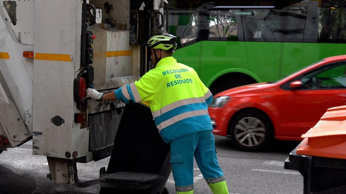 Las labores de retirada de residuos se reforzarán en los días posteriores