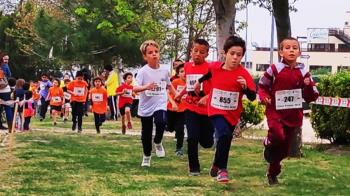 La prueba consta de 18 categorías y está organizada por el Club de Atletismo Popular