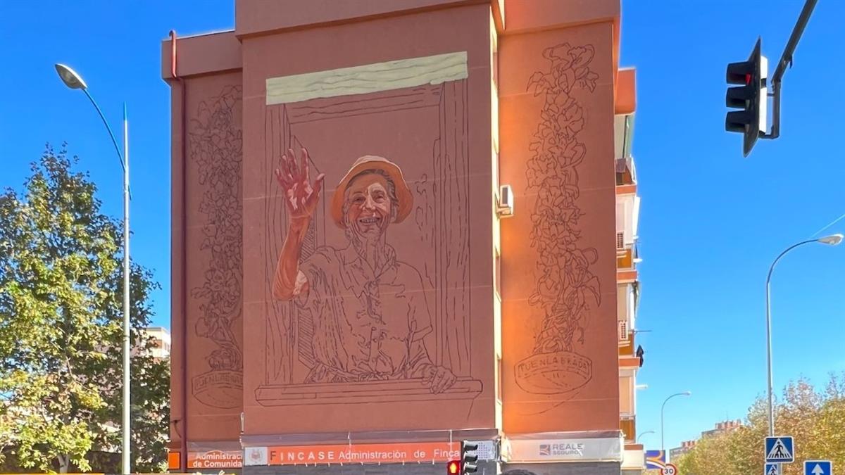 El reconocido artista ha realizado un mural en la calle Francia, 50