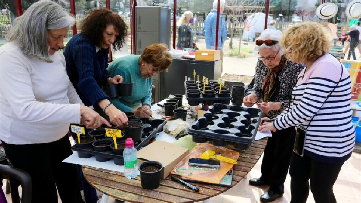 Los centros de mayores ayudan a este problema con nuevas actividades 