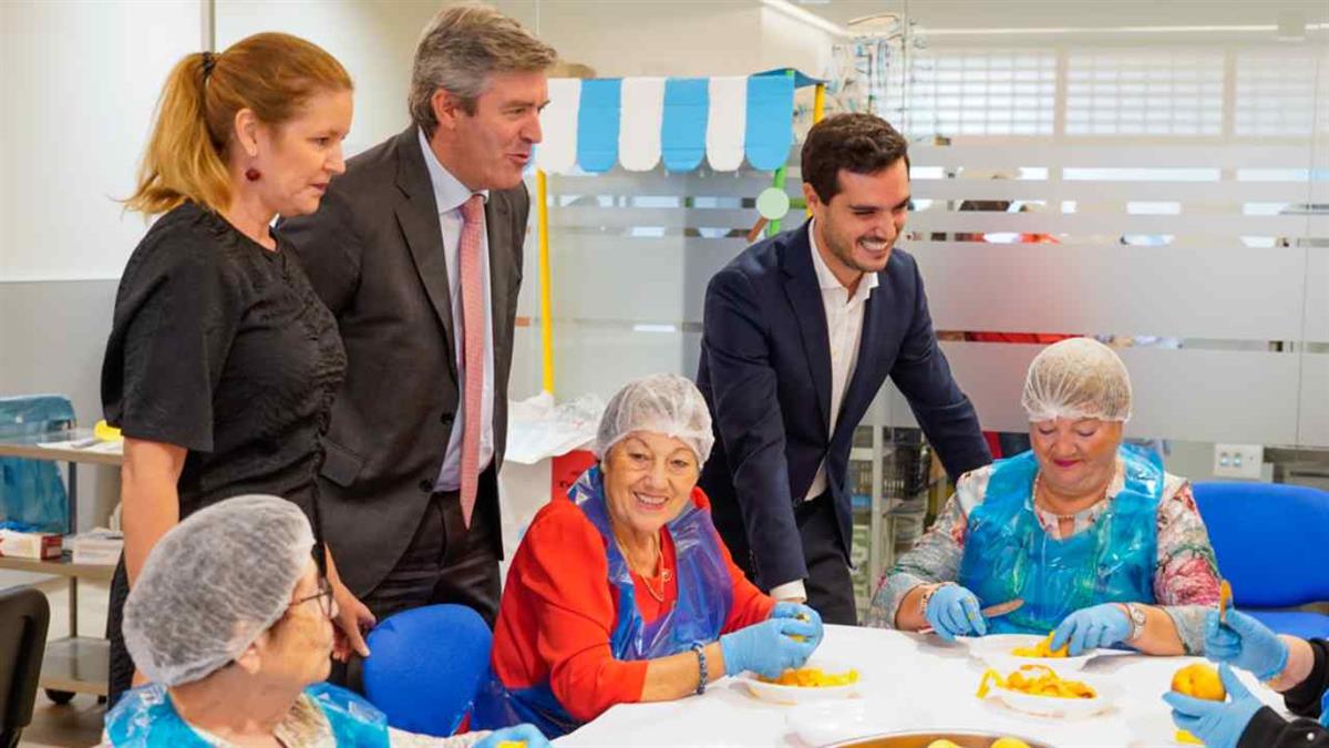 Cuenta con un total de 25 plazaz y dan atención a un total de 28 personas mayores dependientes