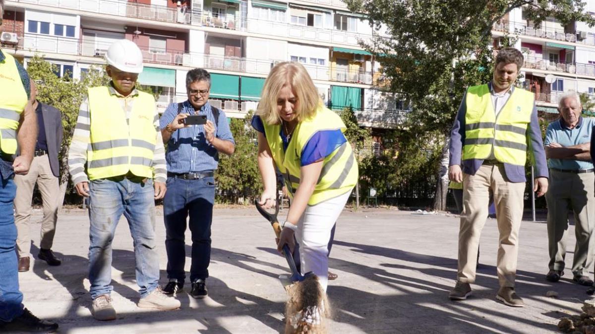 Para reforzar el compromiso inversor del Ayuntamiento con los distritos del sur y del este