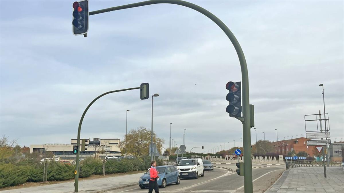 Para mejorar la seguridad vial en los accesos al colegio Miramadrid