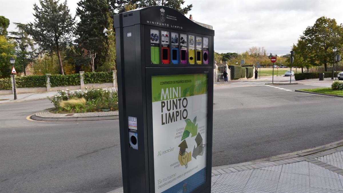 Estos depósitos incluyen carteles que llaman a la concienciación ciudadana 