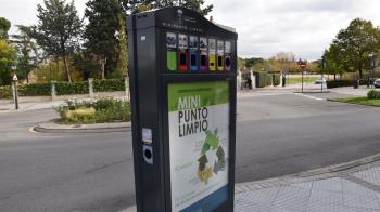 Estos depósitos incluyen carteles que llaman a la concienciación ciudadana 