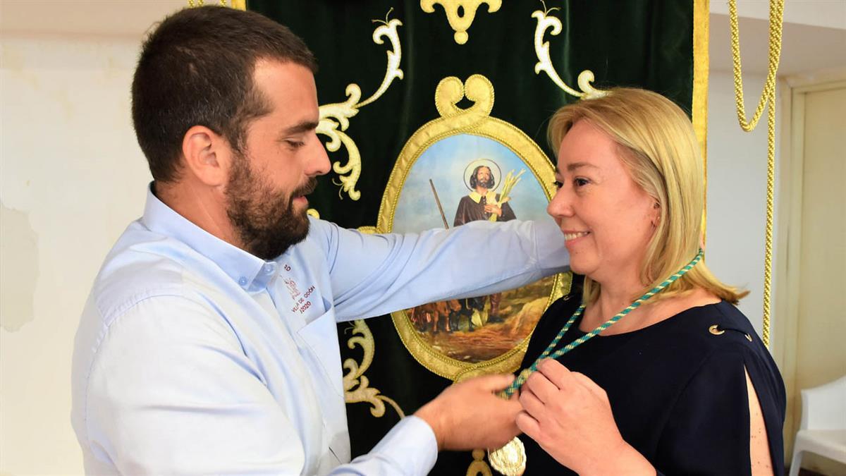 El presidente saliente, Marco Revilla, le ha dado el relevo durante la celebración de la Asamblea de Hermanos