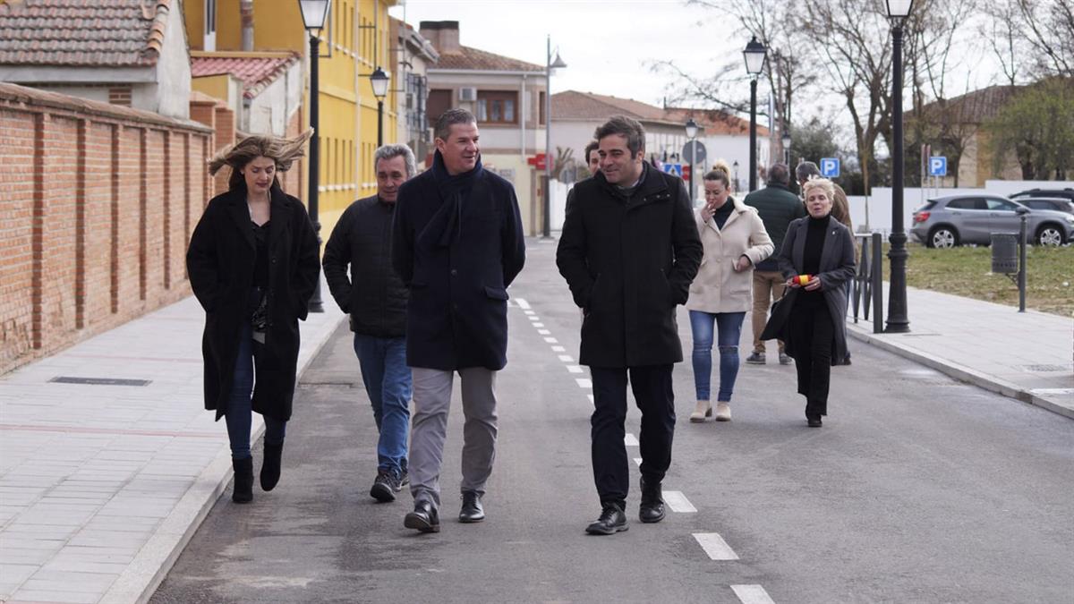 Con un nuevo aparcamiento al lado del cementerio