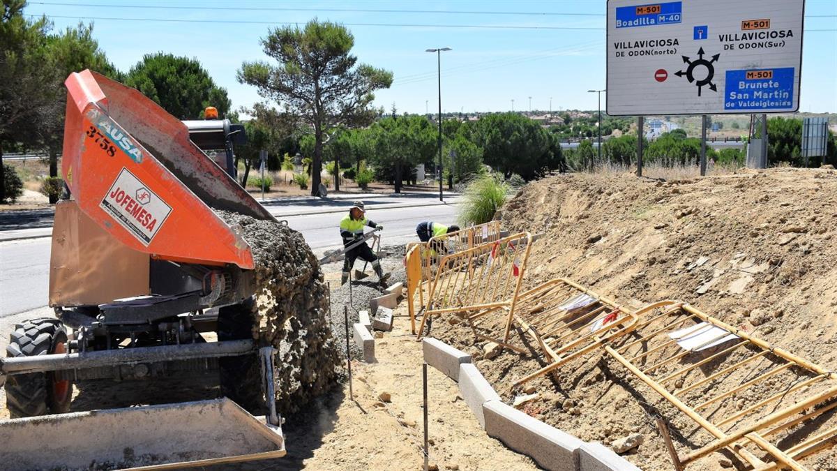 Se están llevando a cabo trabajos de pavimentación, saneamiento y señalización