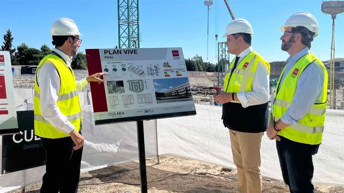 El consejero de Vivienda de la Comunidad de Madrid ha visitado la construcción