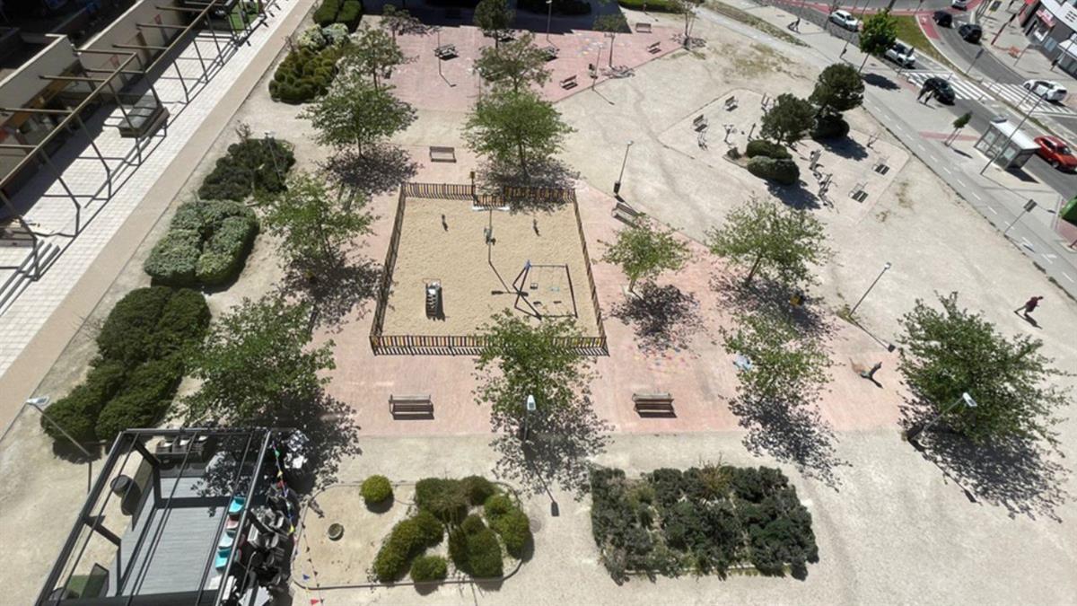 duegos infantiles en la plaza de Futurama o la reforma del centro de mayores El Parque