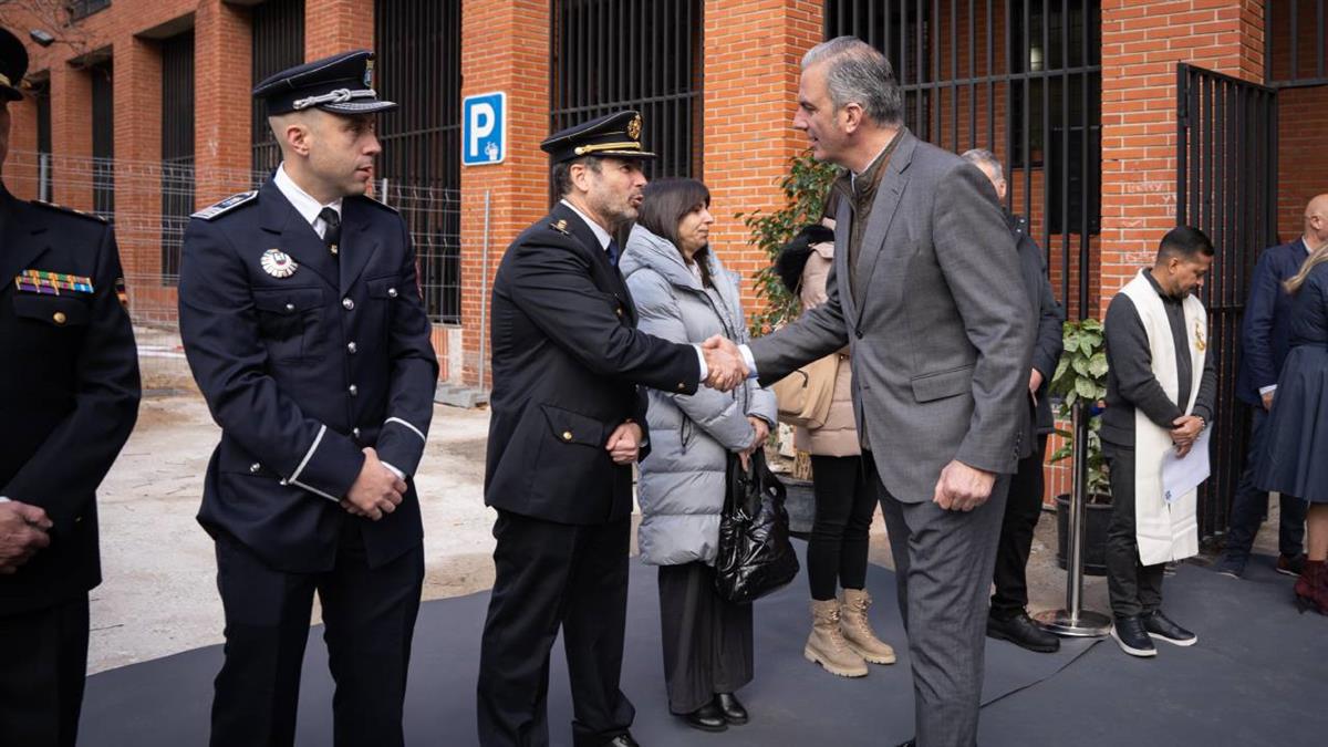 El portavoz de Vox en Madrid acude al descubrimiento de la placa homenaje de José Ángel Requena y Marcelino Clemente