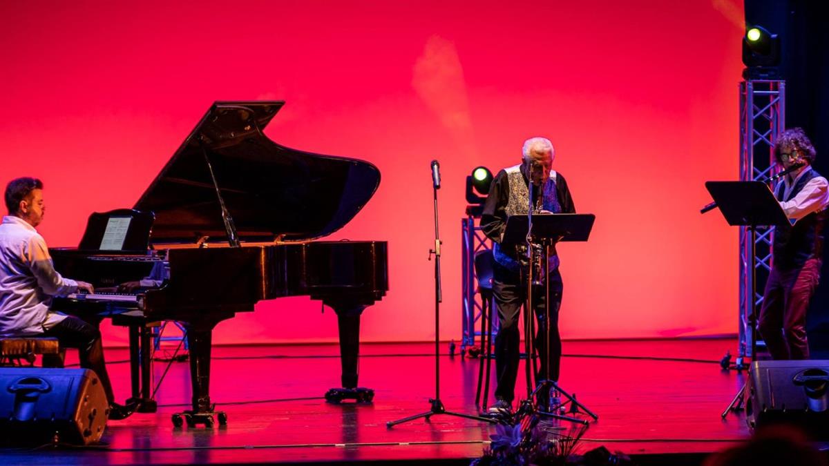 El saxofonista y clarinetista cubano brindó una noche histórica ante un abarrotado Auditorio Teresa Berganza