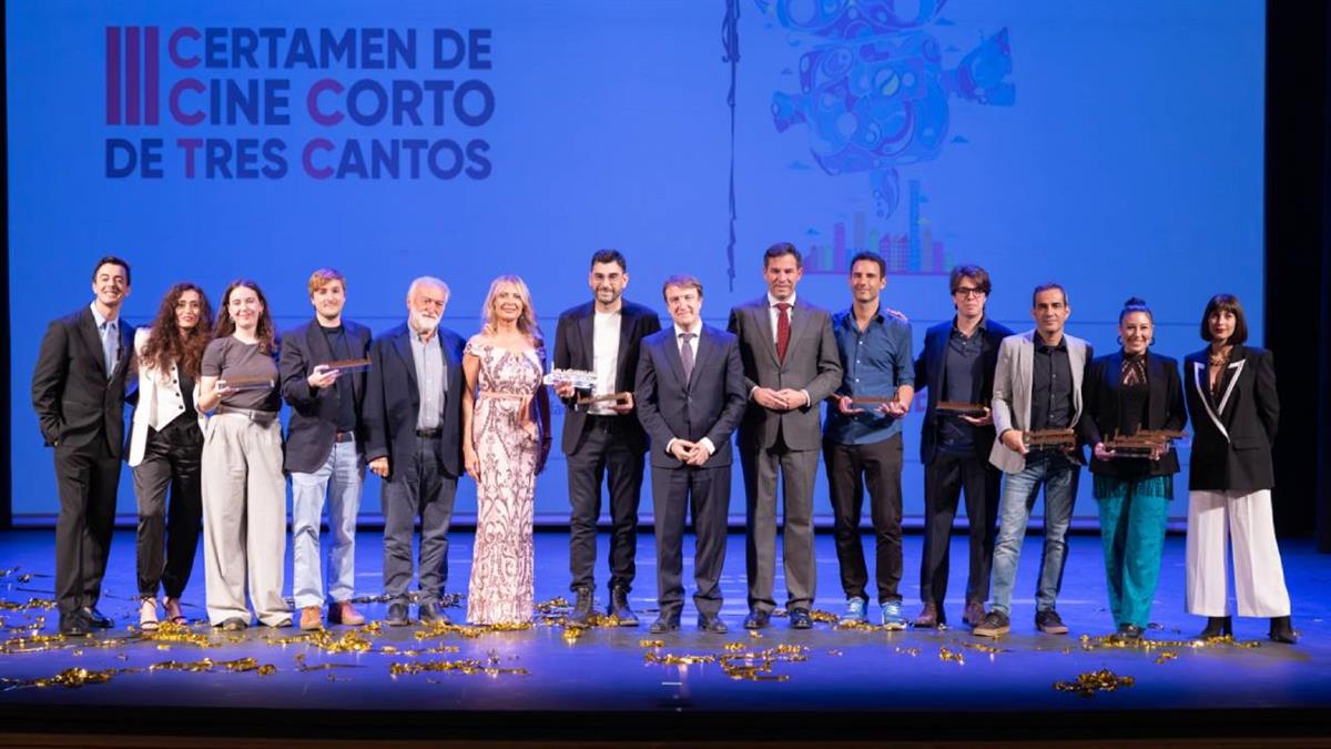 El actor Víctor Palmero y la actriz Tamar Vela se encargaron de conducir la entrega de premios