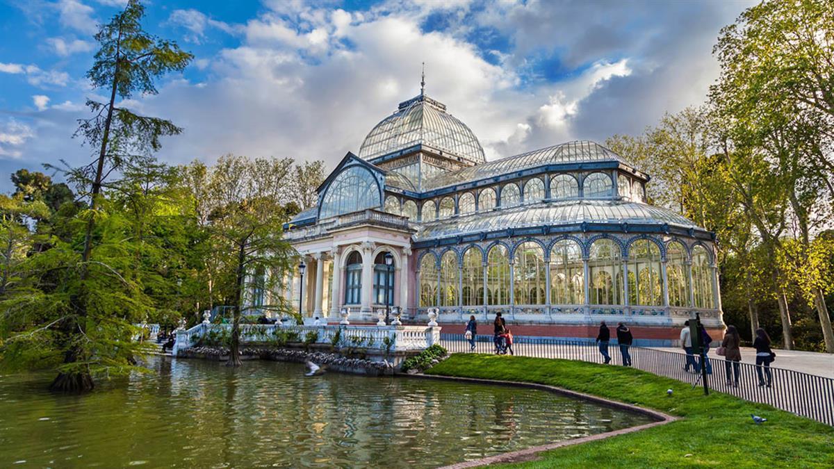 Con recorridos gratuitos por Madrid para aproximar a la ciudadanía su patrimonio cultural y su paisaje urbano