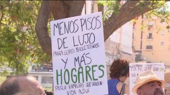 La entidad expresa en un comunicado su rechazo a que PP y ULEG votaran contra una moción en el pleno que pedía que se cumpla la Constitución