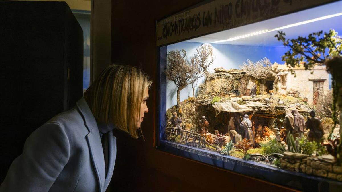 La alcaldesa, Judith Piquet, visitó este miércoles el Gran Belén Monumental ubicado en la Antigua Fábrica de Gal