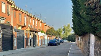 El ayuntamiento actua en 5.000 metros lineales de acera en el Barrio de Los Villares