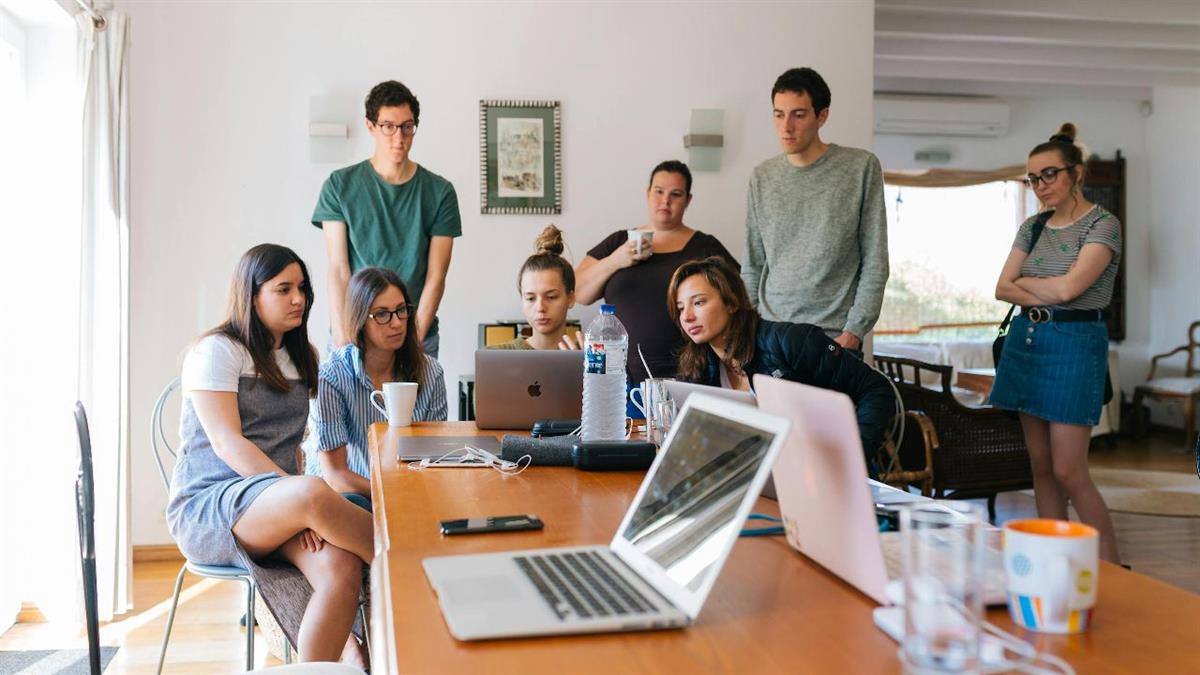 La formación está destinada a jóvenes y parados de larga duración o mayores de 45 años