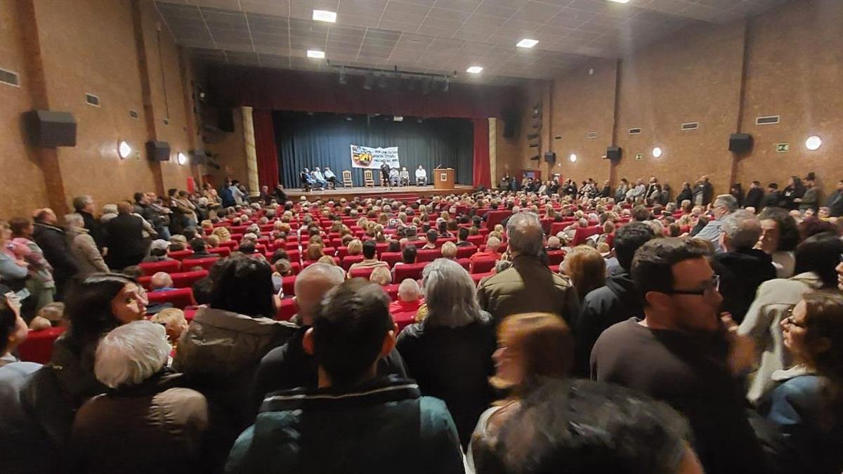 La Casa de la Cultura de Torrejón de la Calzada congregó a los miembros de las plataformas creadas para detener este proyecto de Acciona