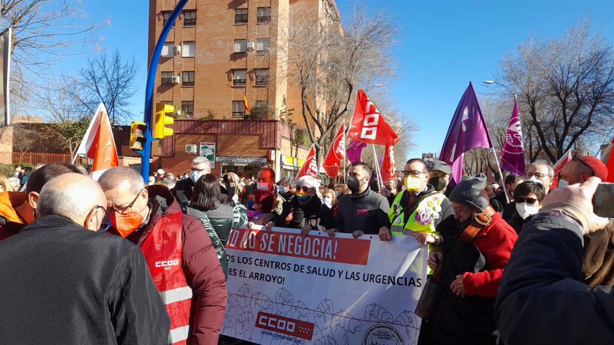 Miles de personas reivindicaron la reapertura del consultorio del Parque Miraflores, las urgencias de El Arroyo y la ejecución del centro de salud de El Vivero