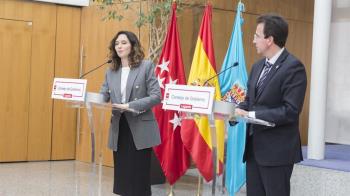 La presidenta de la Comunidad acompaña al alcalde Miguel Ángel Recuenco en un acto público tras la aprobación de los presupuestos