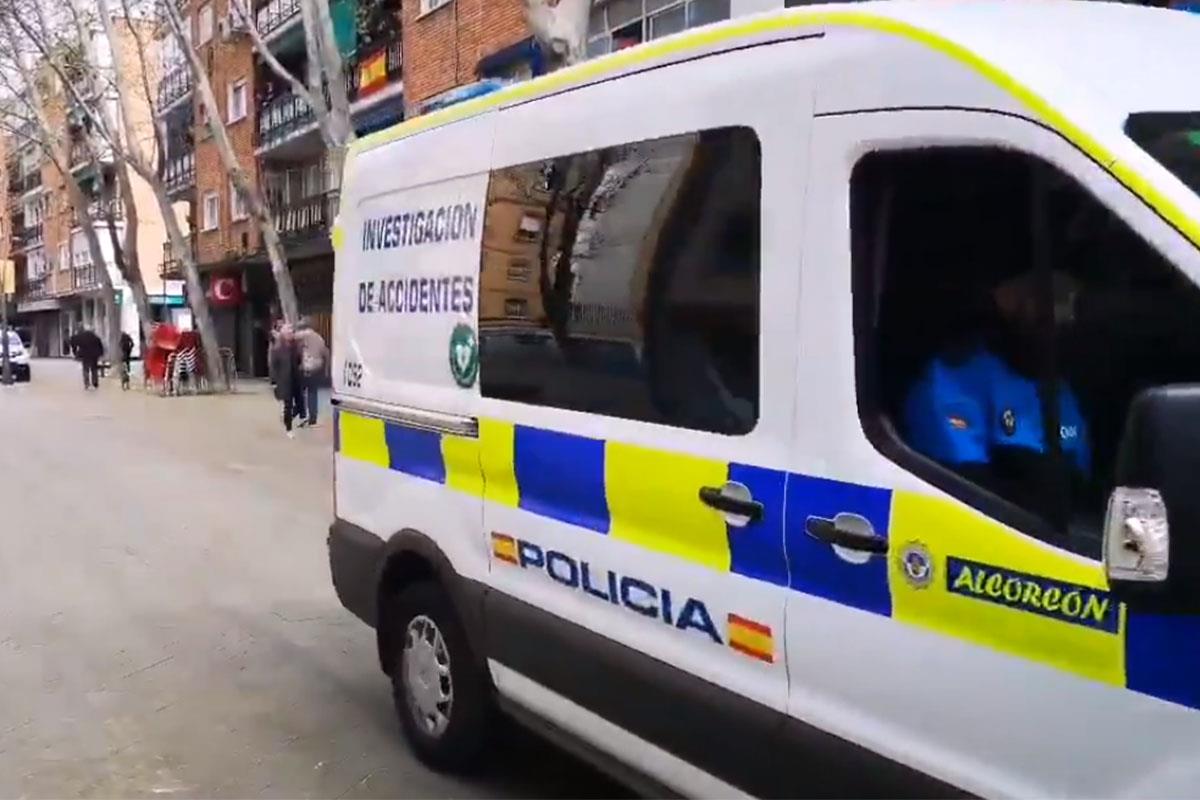 Diferentes equipos de policía recorren las calles difundiendo el mensaje