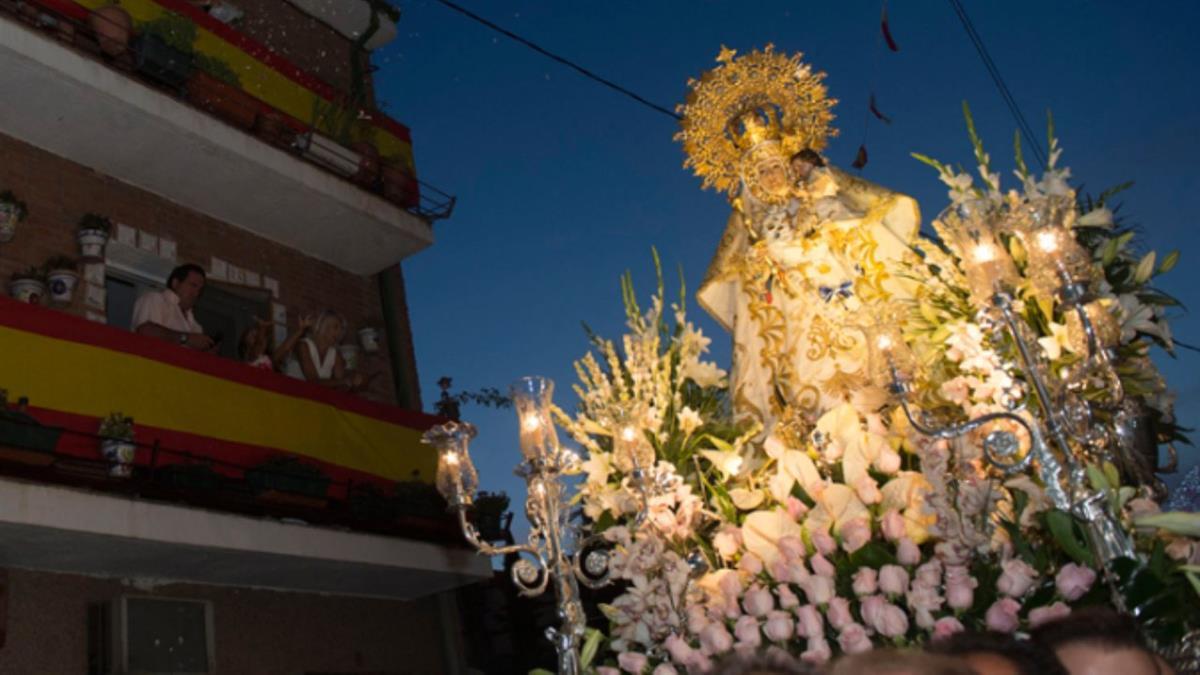 Para engalanar los balcones durante las fiestas patronales