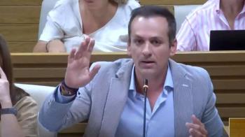El portavoz del PP, Antonio José Mesa, habla tras su expulsión del pleno 