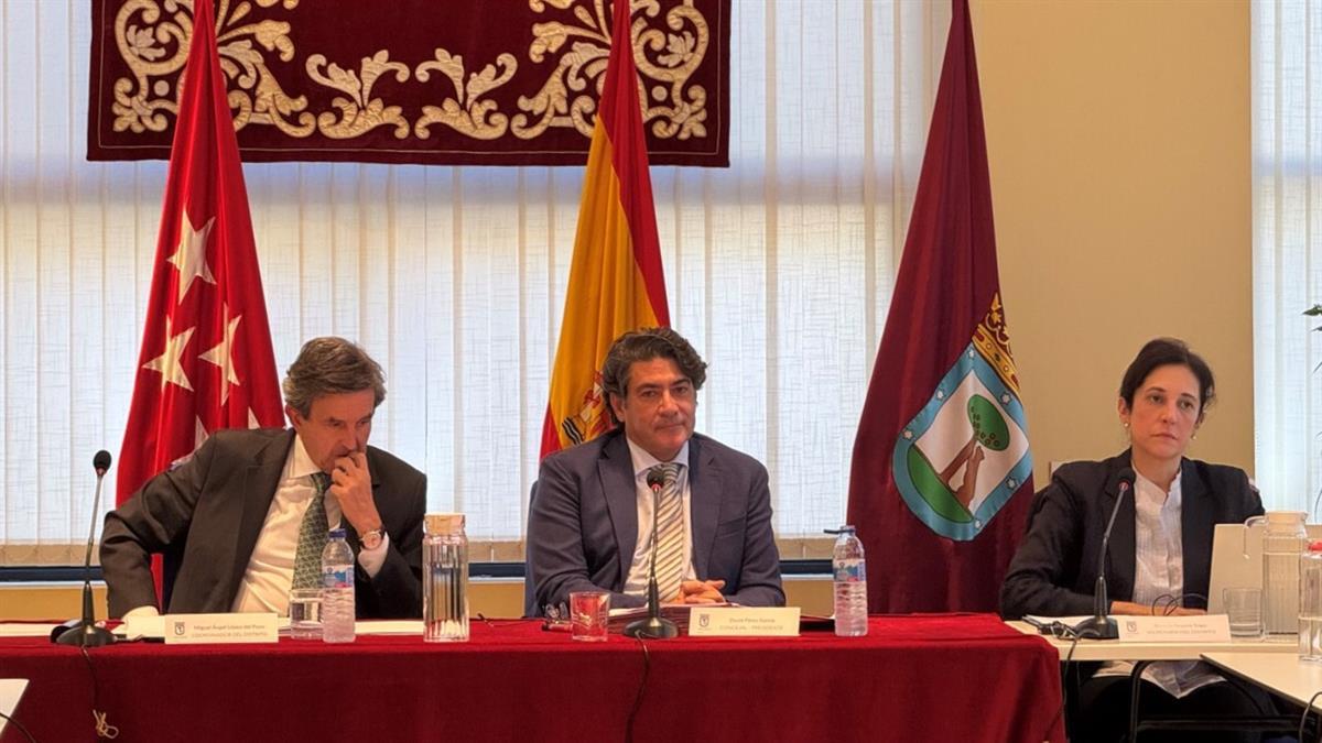 La formación asegura que el intento del PSOE de reprobar al presidente de Hortaleza "fracasó"