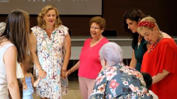 La ciudad celebra un desayuno intergeneracional