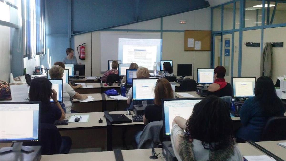 Se trata de una iniciativa que ayuda a las mujeres en desempleo o con trabajos a media jornada a reactivar su búsqueda de trabajo con nuevas herramientas digitales