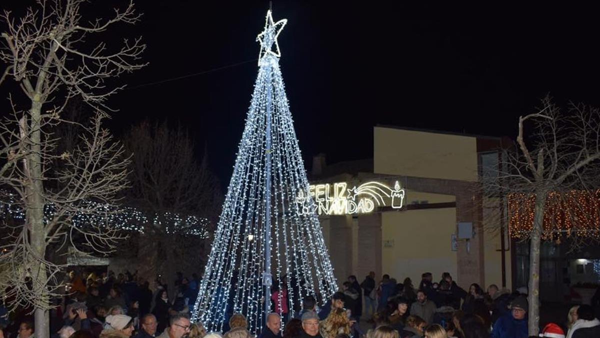 El alcalde anima a todos los vecinos y vecinas a disfrutar de las fiestas en compañía de amigos y familiares