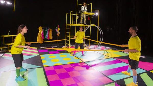Circo acrobático con música en directo, conciertos, magia y cine de verano para el fin de semana