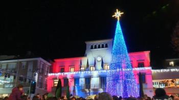 El tradicional encendido del árbol estará acompañado de una chocolatada gratis