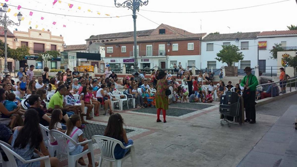 La ofrenda floral o el tradicional concurso de paellas y postres son algunas de las actividades