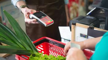 El Ayuntamiento se propone incentivar el consumo en el comercio local a través de una tarjeta de fidelización gratuita