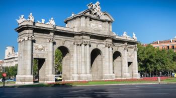 El monumento se convierte en protagonista del desfile que abre la agenda de eventos de Madrid es Moda y de la Mercedes-Benz Fashion Week Madrid 2024
