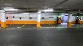 El parking subterráneo cuenta desde ahora con cinco nuevos cargadores