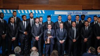 El alcalde ha recibido en el Palacio de Cibeles a los campeones de la Liga Endesa tras su 37º título
