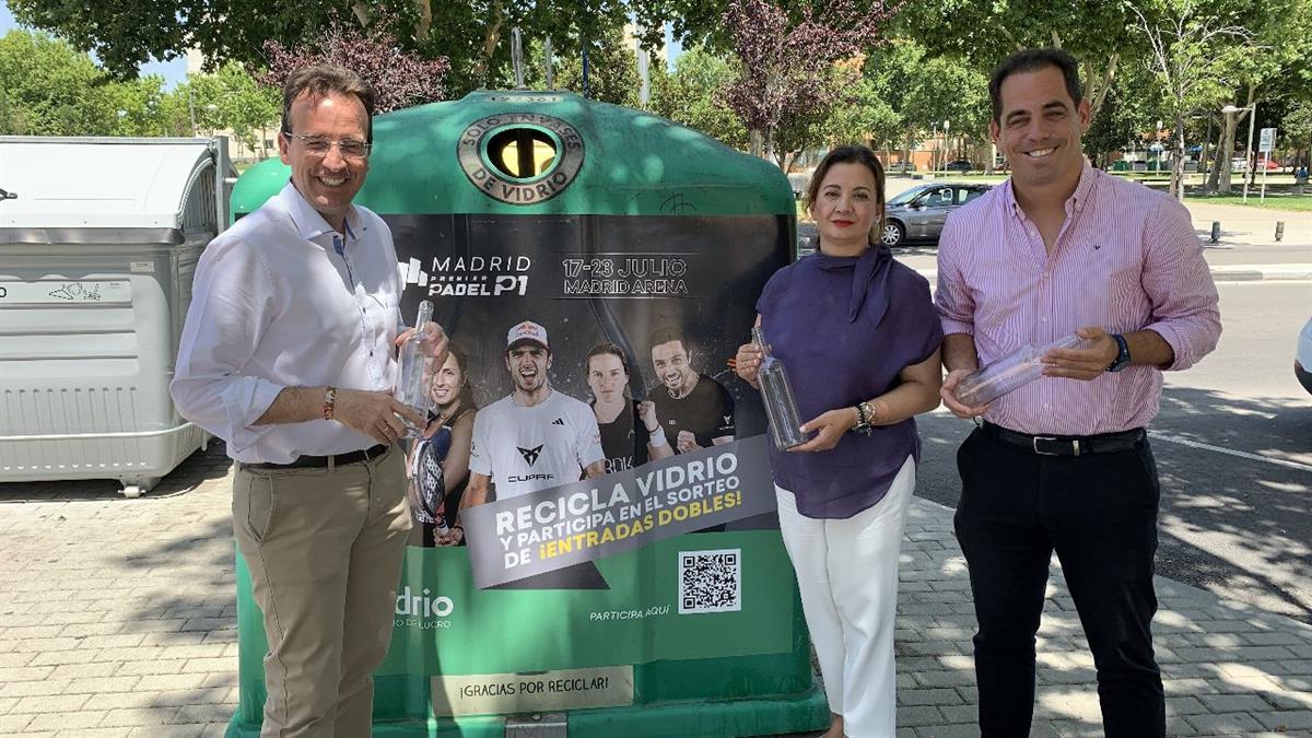 El Ayuntamiento de Leganés y Ecovidrio cambian envases de vidrio por entradas para el Madrid Premier Pádel