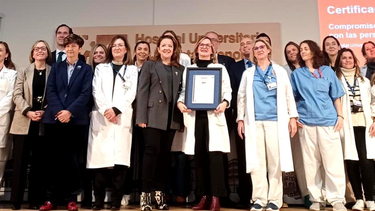 Un reconocimiento otorgado por el hospital Infanta Leonor por el compromiso del equipo con este sector social